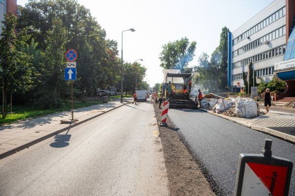 Kolejny odcinek ul. Jana Kazimierza na Woli z nową nawierzchnią