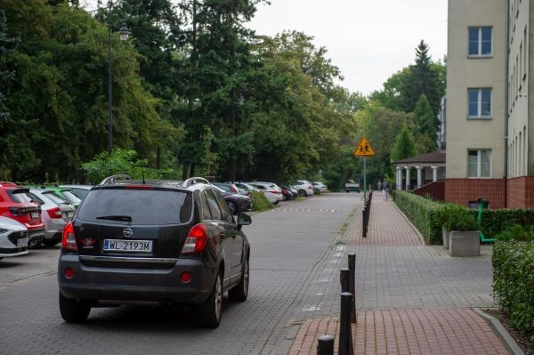 Szkolna ulica na Reja na Ochocie