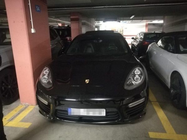 Policjanci znaleźli skradzione porsche w Wilanowie